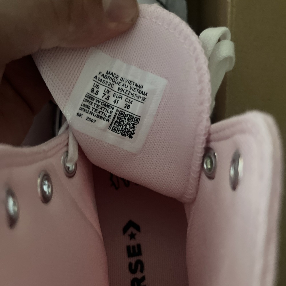 Converse Chuck Taylor Pink High-Top Platform Sneakers Stud & Bow Women 9.5 NEW - Picture 5 of 5